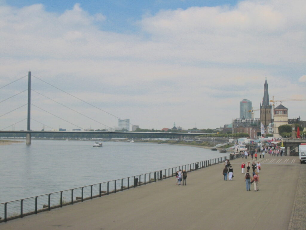 Flanieren in Düsseldorf - die schönsten Rheinpromenaden in NRW