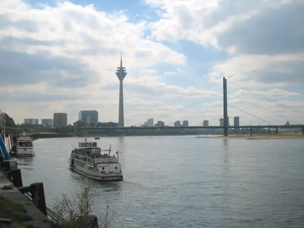 Flanieren am Rhein in Düsseldorf