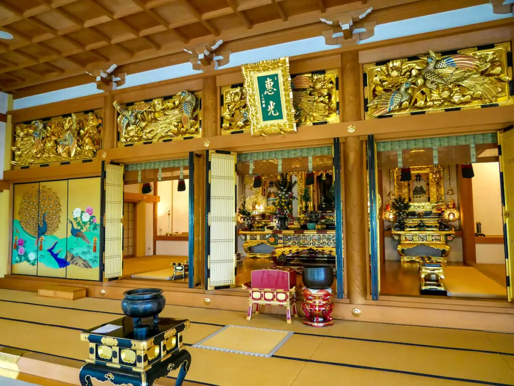 Der wunderschöne japanische Tempel in Düsseldorf kann besucht werden