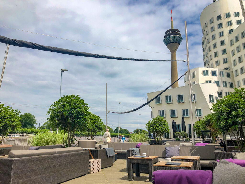 Die Meerbar im Medienhafen von Düsseldorf