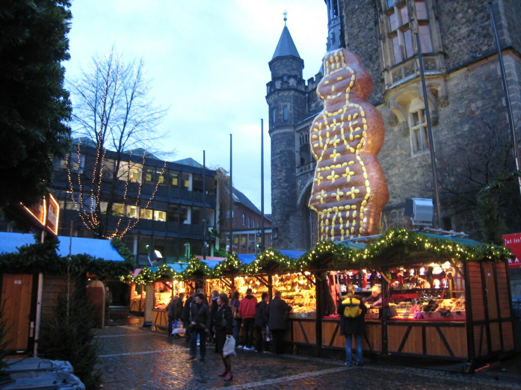 Der Aachener Weihnachtsmarkt ist einer der traditionsreichsten in NRW