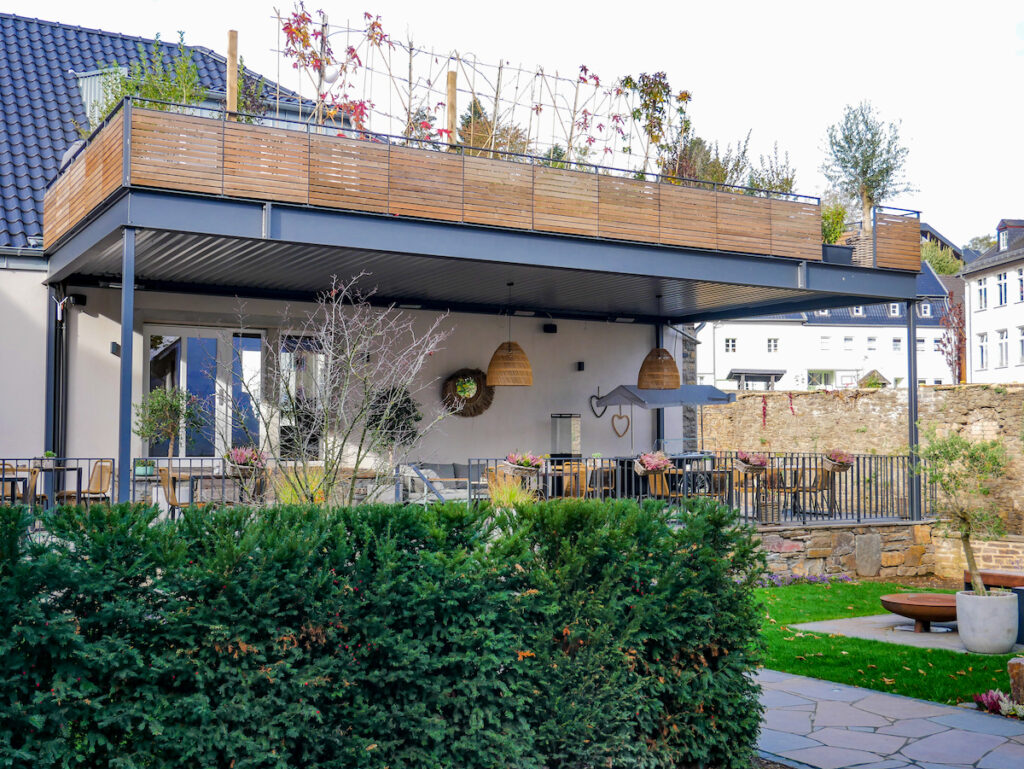 Der idyllische Hinterhof des Boutique-Hotel Marielle in Bad Münstereifel - perfekt für ein Wpchenende auf dem Land.