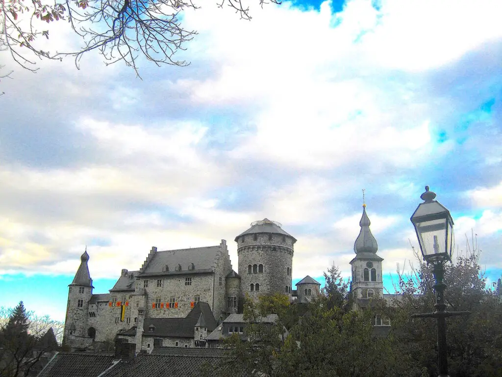 Einzigartig in Deutschland - Die Kupferstadt Stolberg mit ihrer historischen Burg 