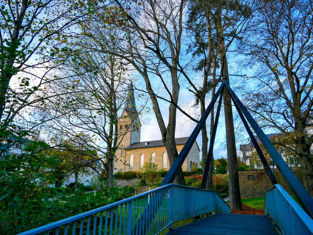 Park und Kirche in Wiehl