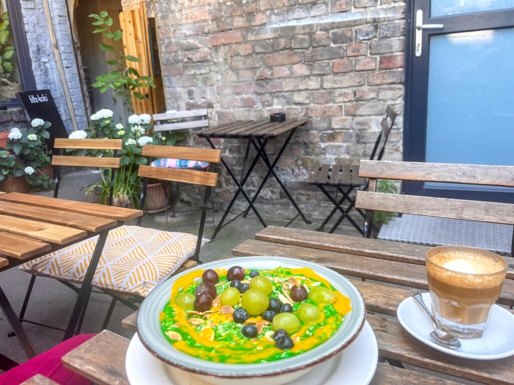 Schattige Hinterhof-Terrasse - perfekt für den Hochsommer