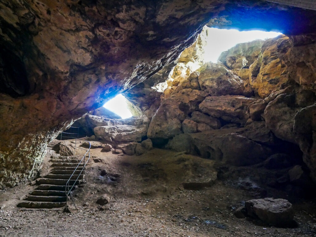 Die Kakushöhle in Eiserfey