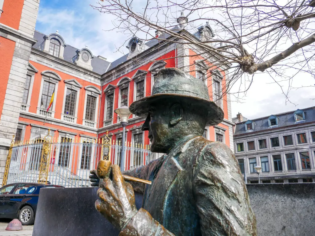 Denkmal von Georges Simenon in Lüttich