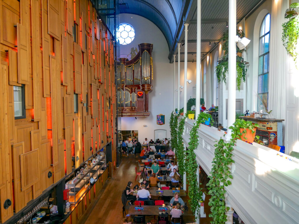 Das ungewöhnlichste Hotel in Utrecht ist in einer ehemaligen Kirche entstanden