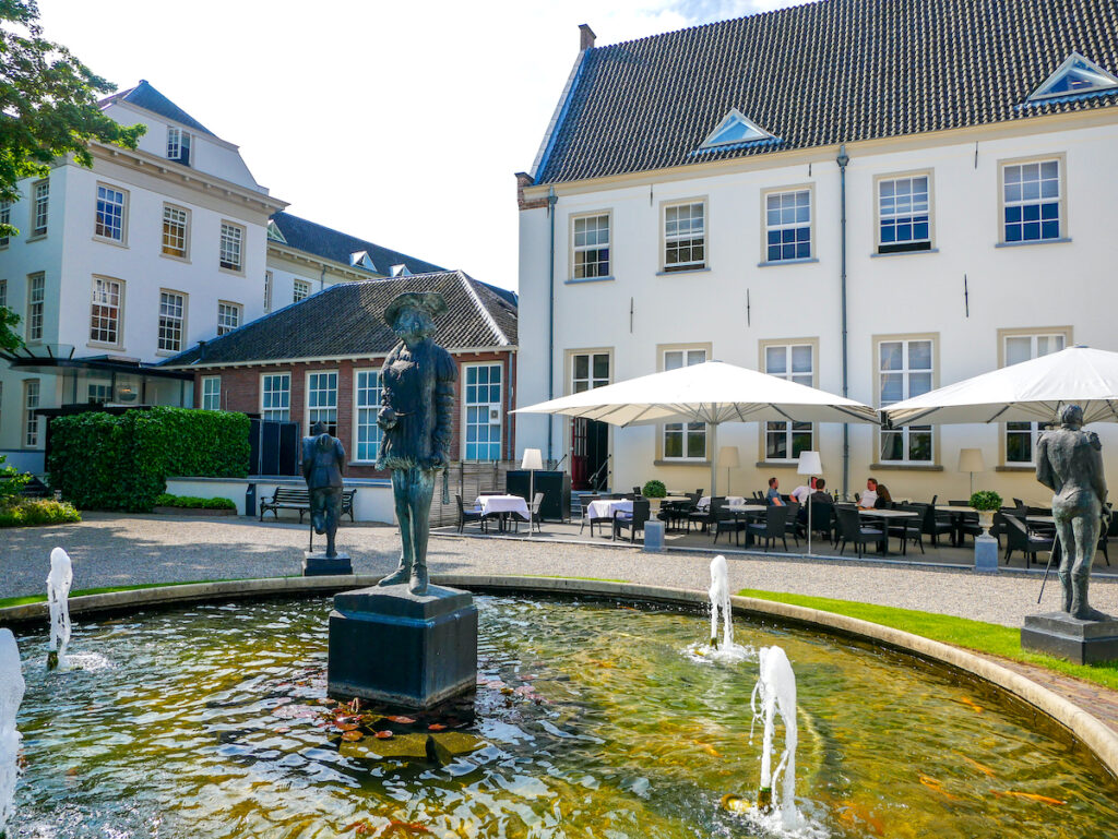 Der lauschige Innenhof des Grand Hotel Karel V 