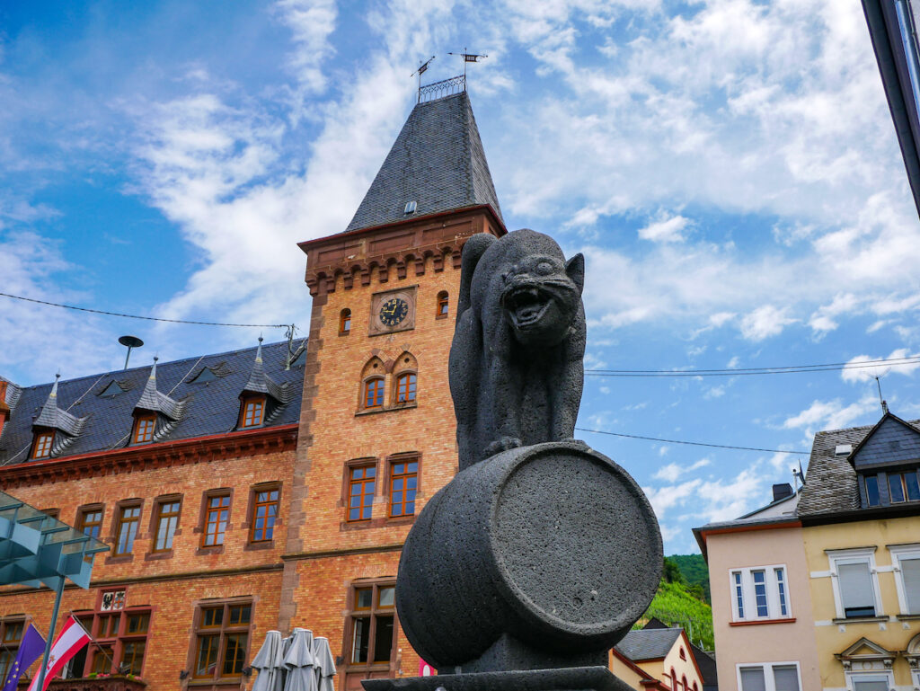 Cochem-Zell Sehenswürdigkeiten – Denkmal zu Ehren der Schwarzen Katz in Zell