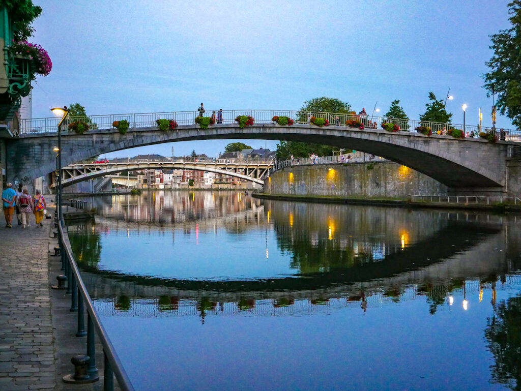 Die Blaue Stunde an der Sambre in Namur