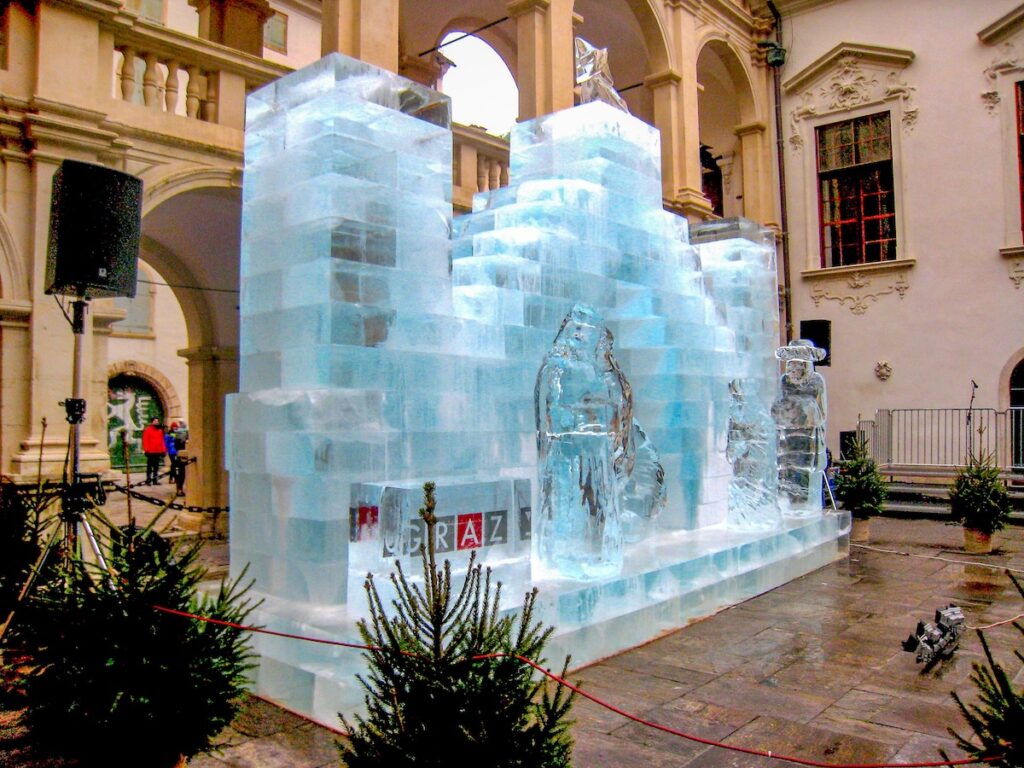 Graz im Advent - die berühmte Eiskrippe 