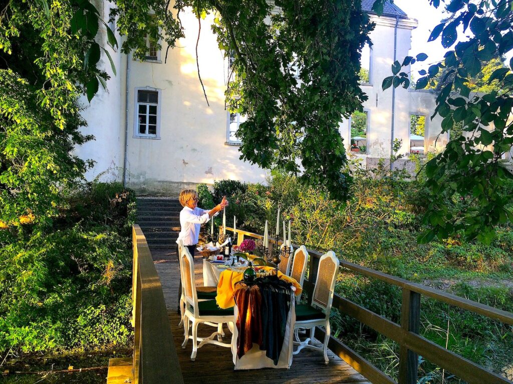 Die geschichtsträchtige Burg Boetzelear am Niederrhein ist heute ein Schlosshotel