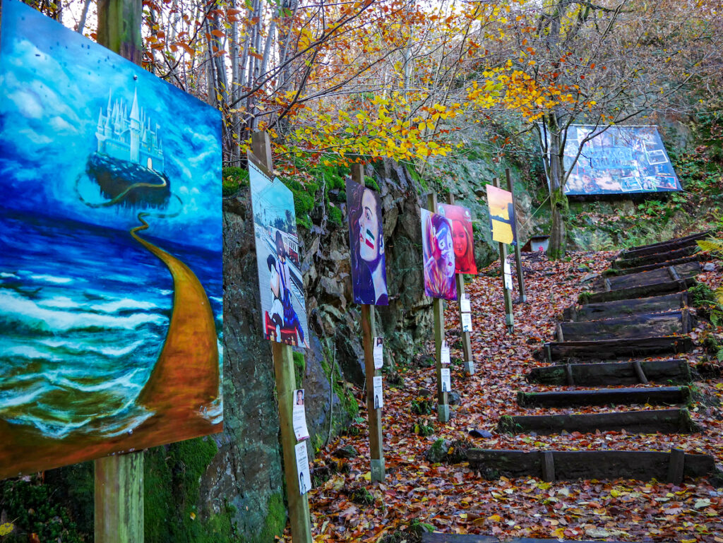 NRW Kunst im öffentlichen Raum - der Sinneswald in Leichlingen 