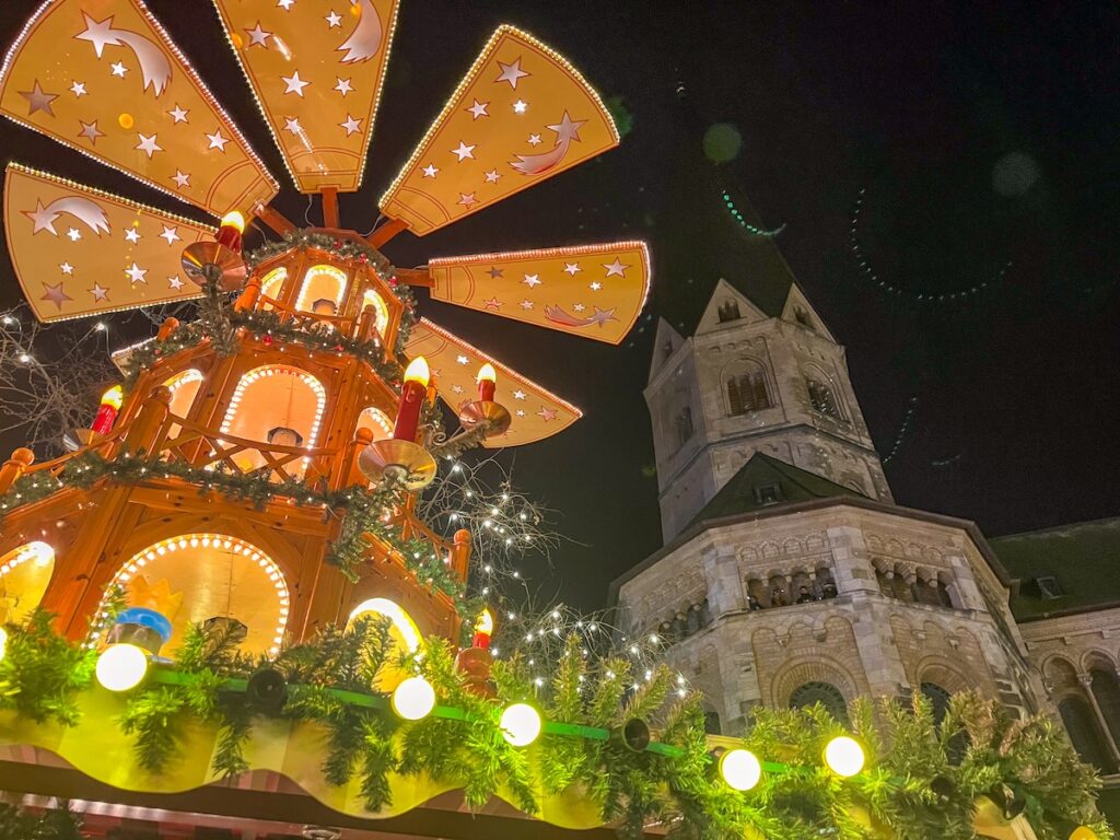 Die 5 schönsten NRW-Weihnachtsmärkte - auf dem Markt in der Bonner Innenstadt begeistern die Turmbläser