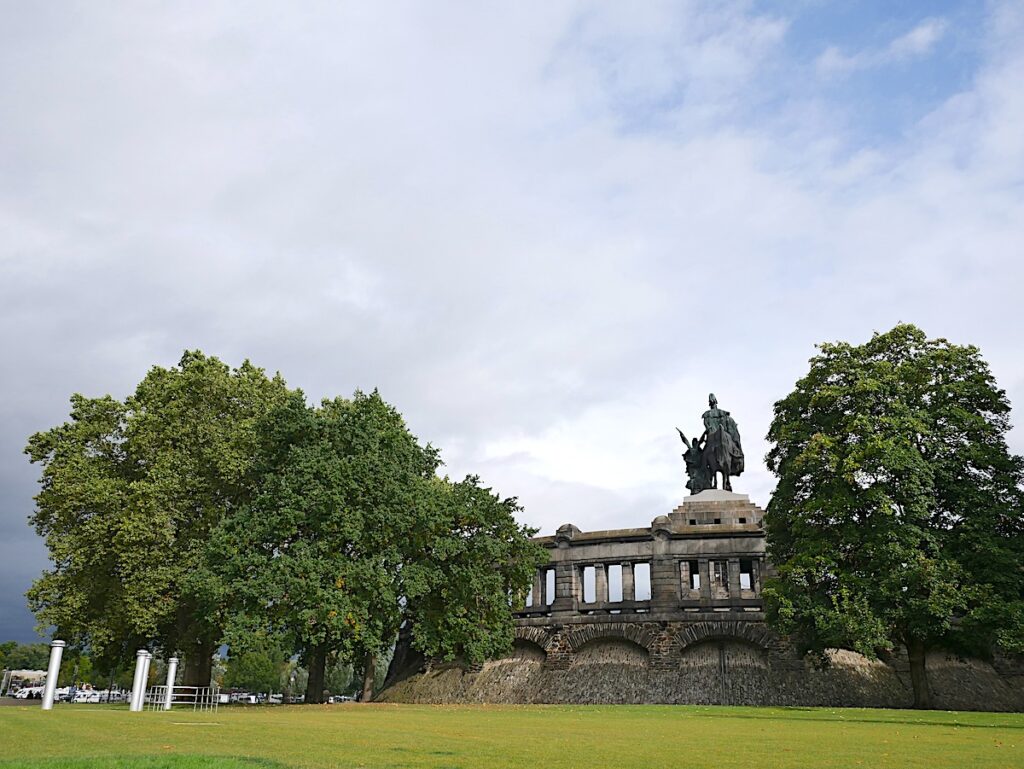 Top-Sehenswürdigkeiten in Koblenz - das Reiterdenkmal am Deutschen Eck