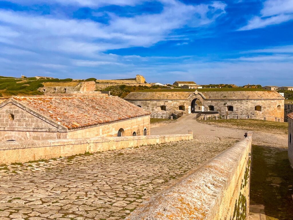 Faszinierende Menorca Highlights:  Die Festung La Mola