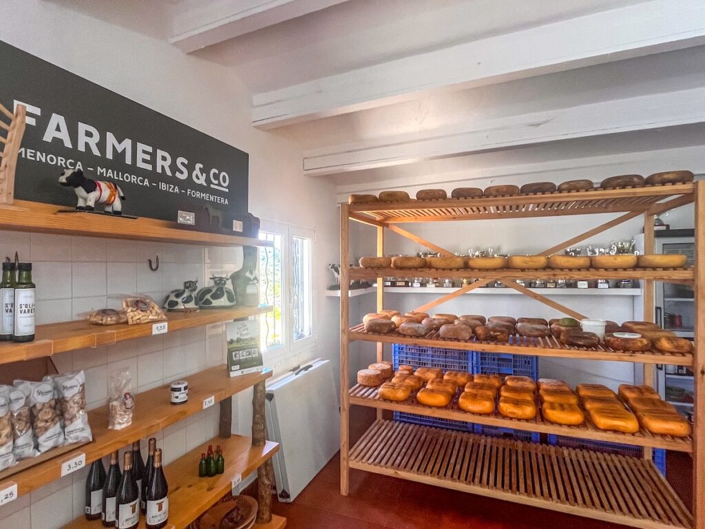 Der menorquinische Käse wird in kleinen Hofläden verkauft
