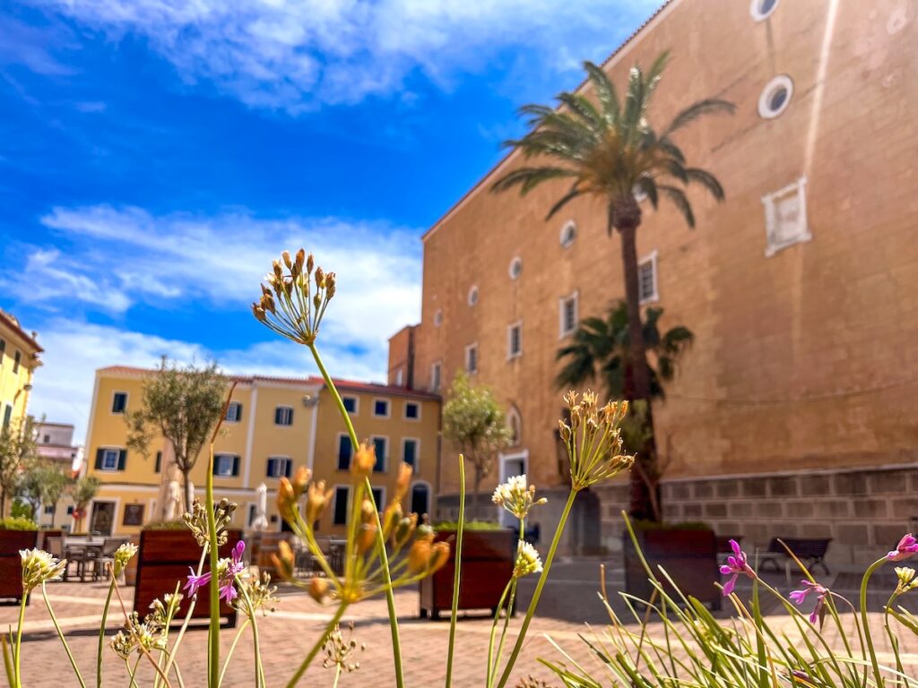 Menorca Highlights - Mahón ist architektonisch spannend 