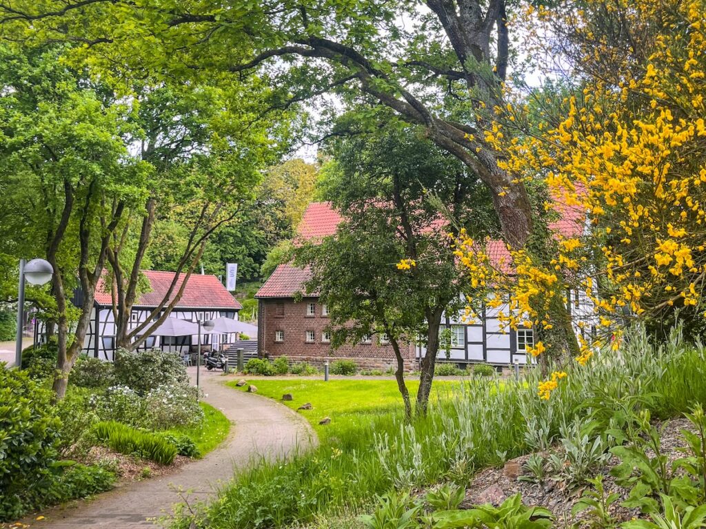 Der Beckmanns Hof liegt mitten im Garten