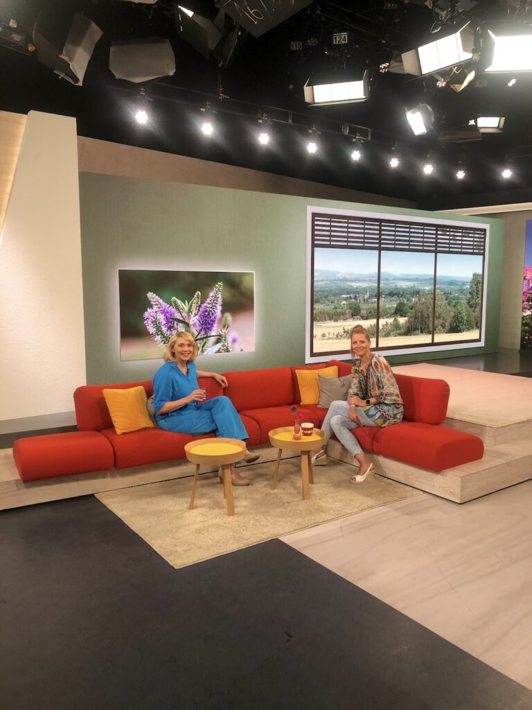 WDR Reiseexpertin Antje Zimmermann im Studio bei Hier und heute