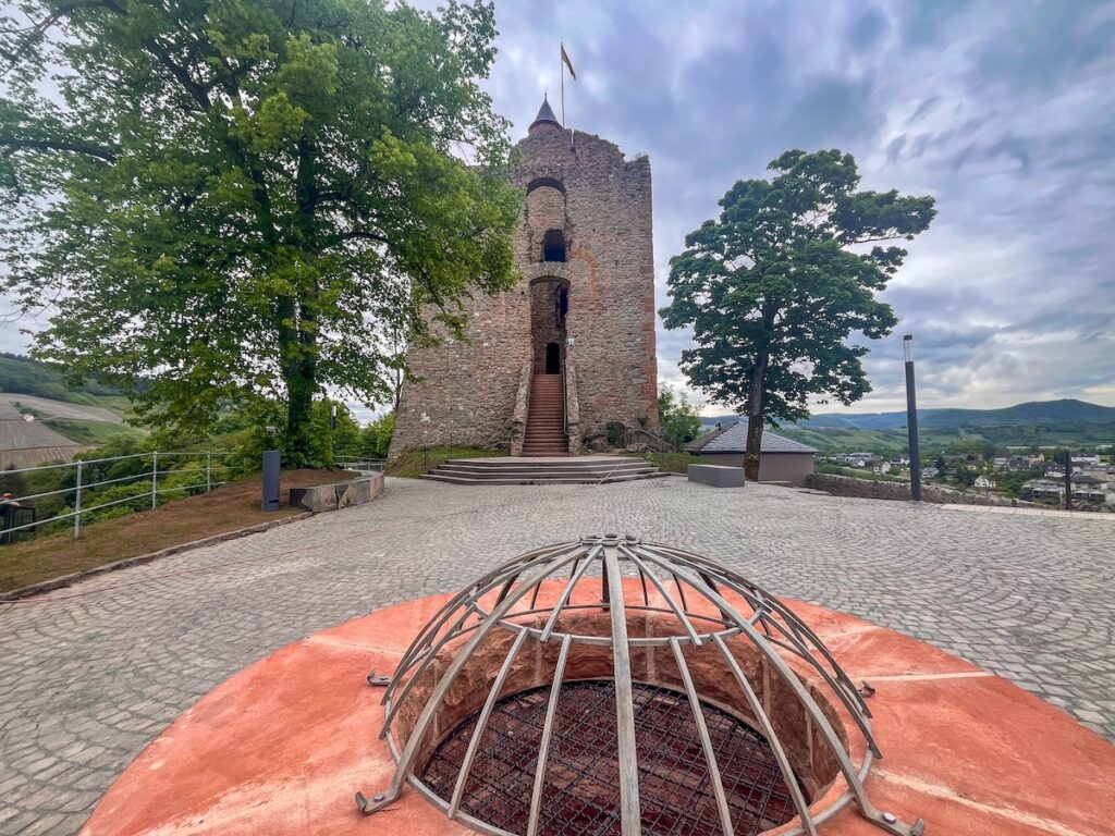 Eine der ältesten Höhenburgen – Burg Saarburg