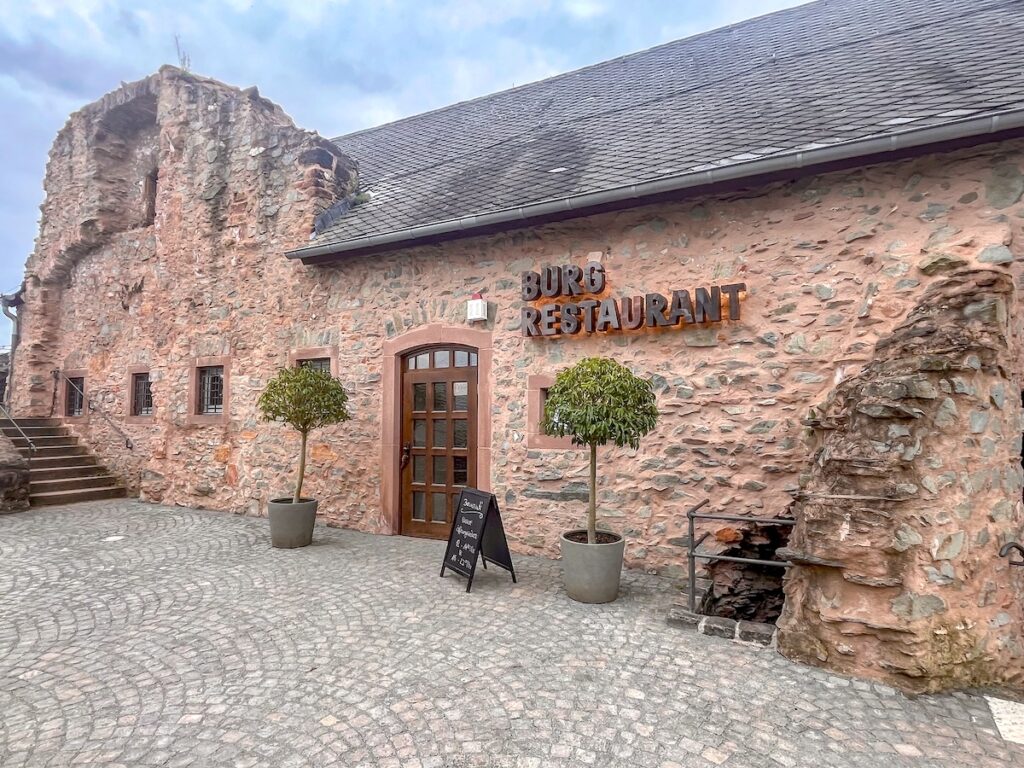 Spitzengastronomie mit spektakulärem Ausblick in der Kleinstadtperle Saarburg